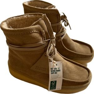 Clarks Wallabee Hi Bootie |  Light Tan | US 7 | Brand New
